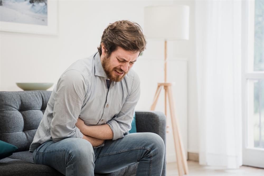 دل درد یکی از نشانه های آمیبیازس